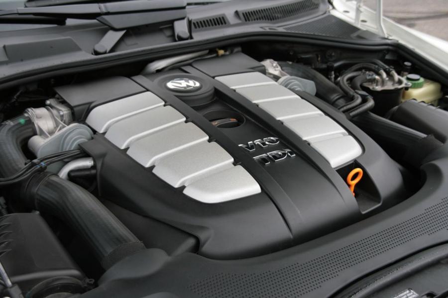  Volkswagen Touareg V10 TDi 2008 года  (фото 2 из 22)